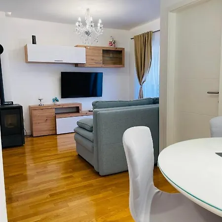 Ana Apartment *