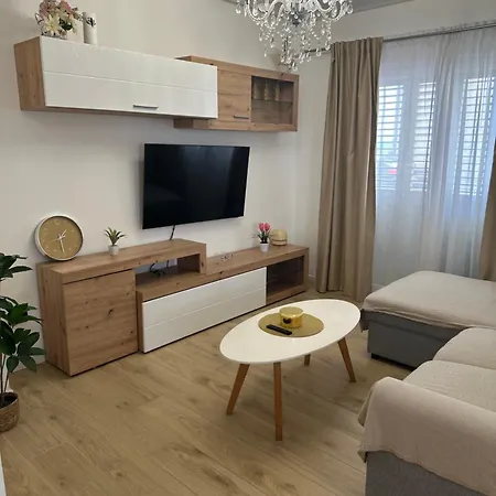 Ana Apartment *