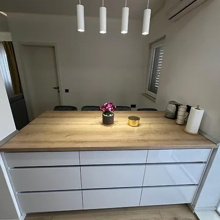 Ana Apartmán *